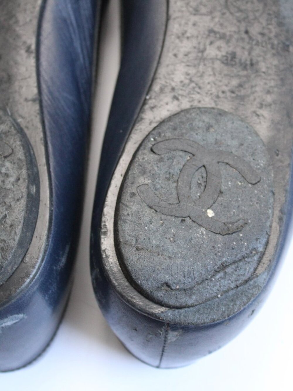 CHANEL Leather Logo Black Navy Blue Ballerina Cap Toe Flats Size 35.5 / 5 US - Picture 12 of 13
